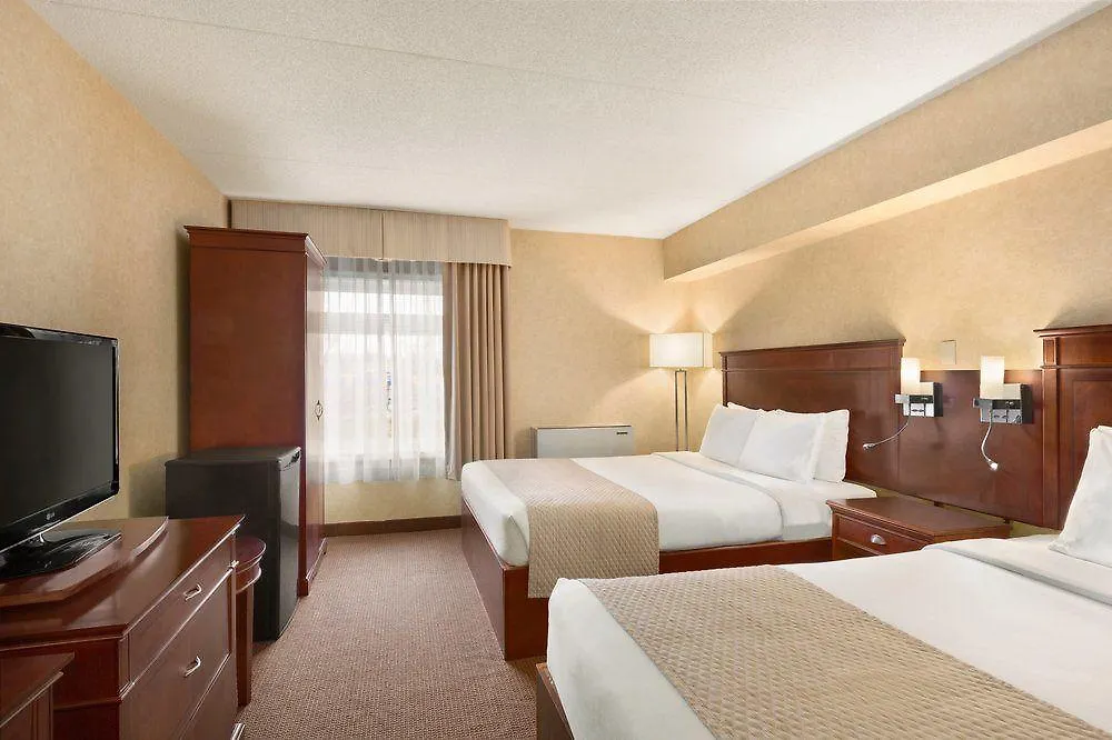 *** Hotel Days Inn By Wyndham Toronto West Mississauga Canadá