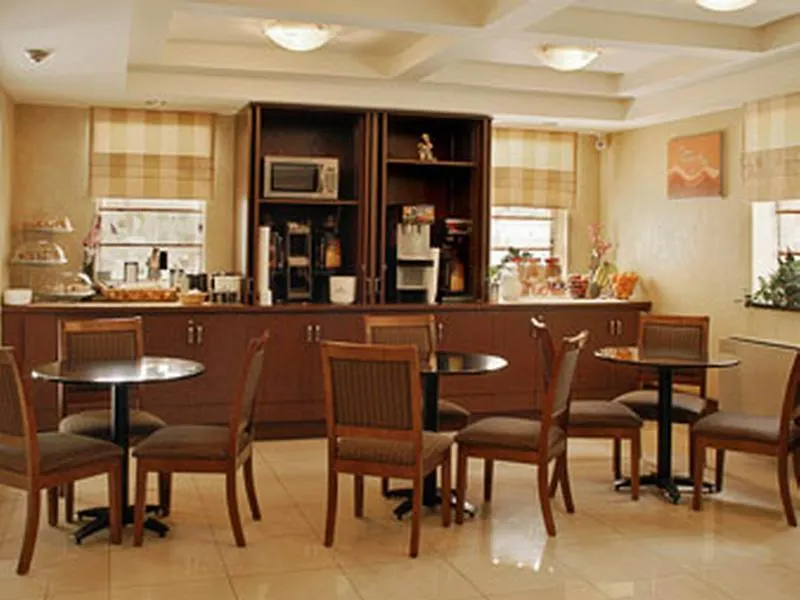 Days Inn By Wyndham Toronto West Mississauga 3*,  Canadá